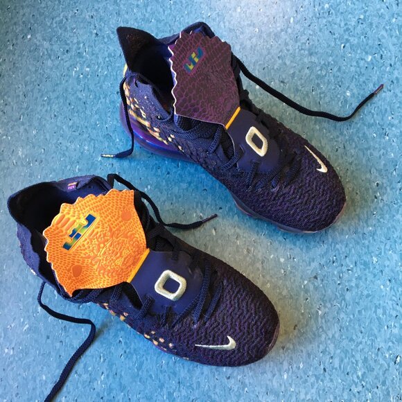 Nike LeBron 17 Monstars Basketball Shoes US 9.5 - Picture 1 of 7